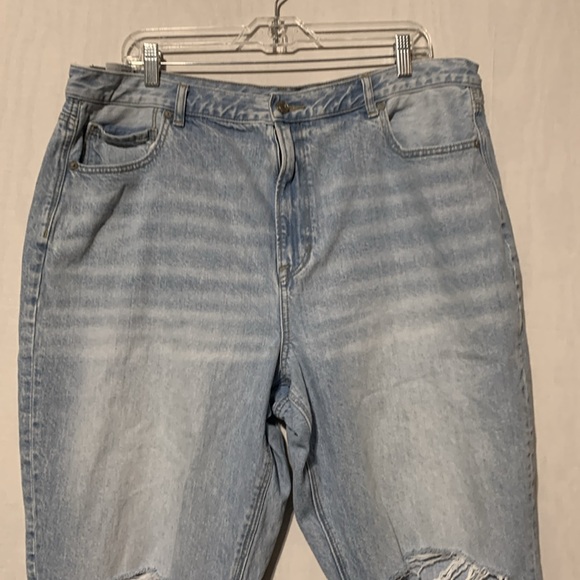 American Eagle Distressed Mom Jeans - Picture 2 of 8